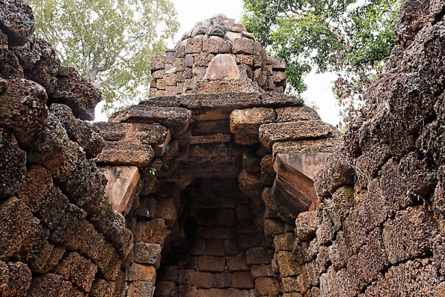 25-Prasat Ta Muen-010